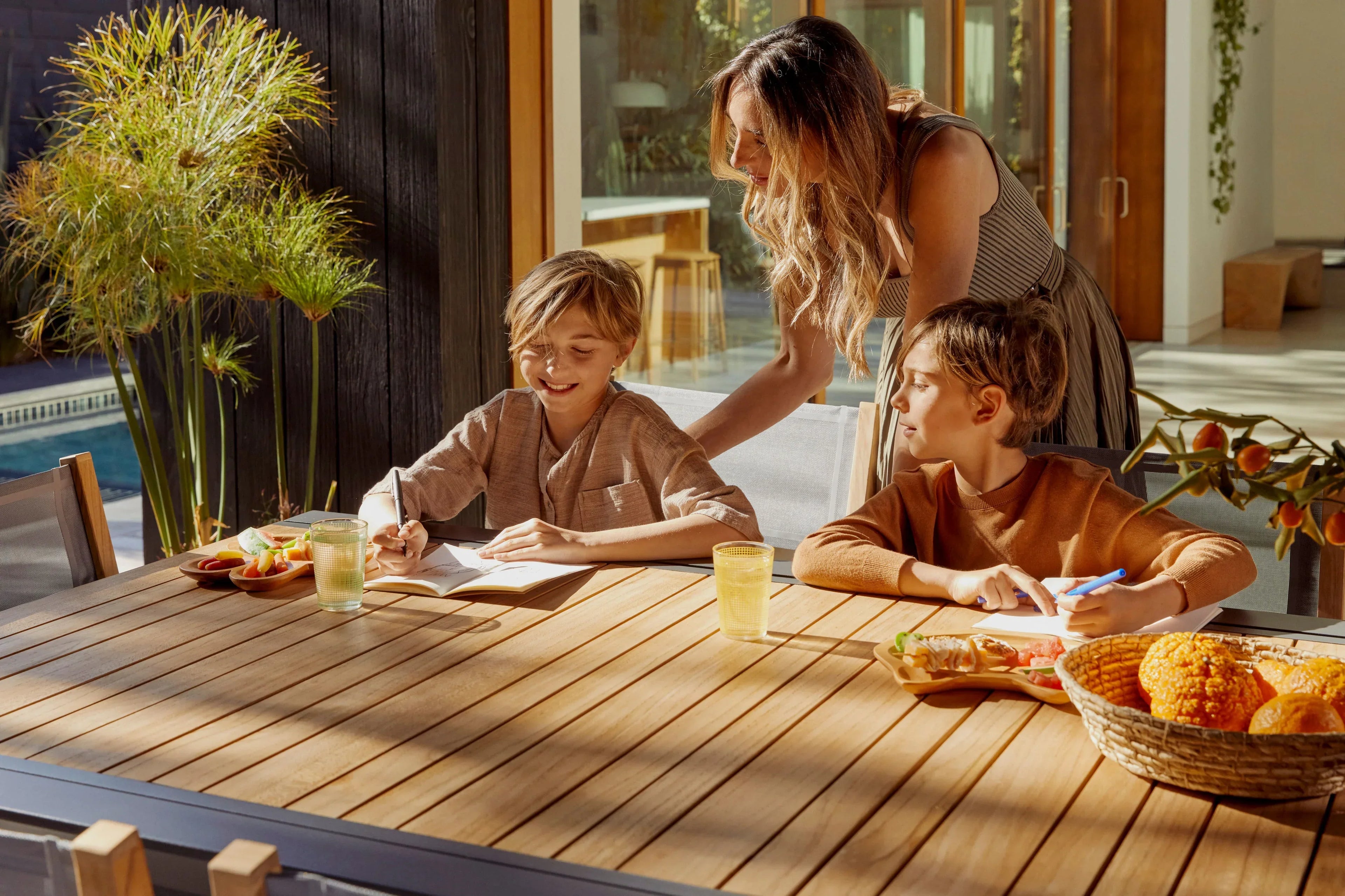 Dining Tables & Sets