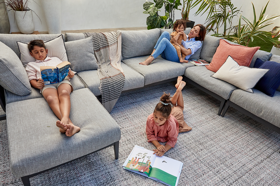 Pouf d'extérieur multifonctionnel en osier tressé ajouré