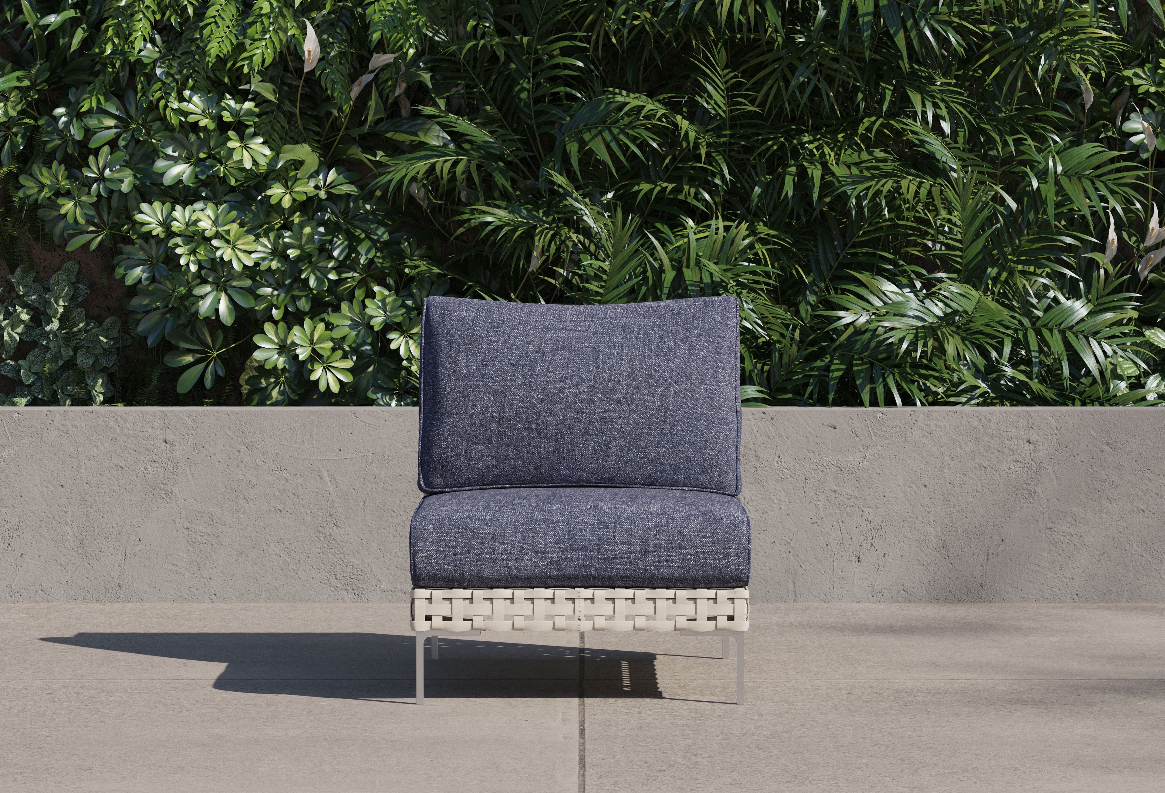 Chaise d'extérieur sans accoudoirs en osier tressé ajouré