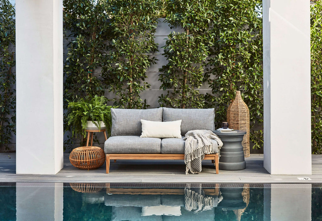 Table d'appoint extérieure en béton à plusieurs niveaux