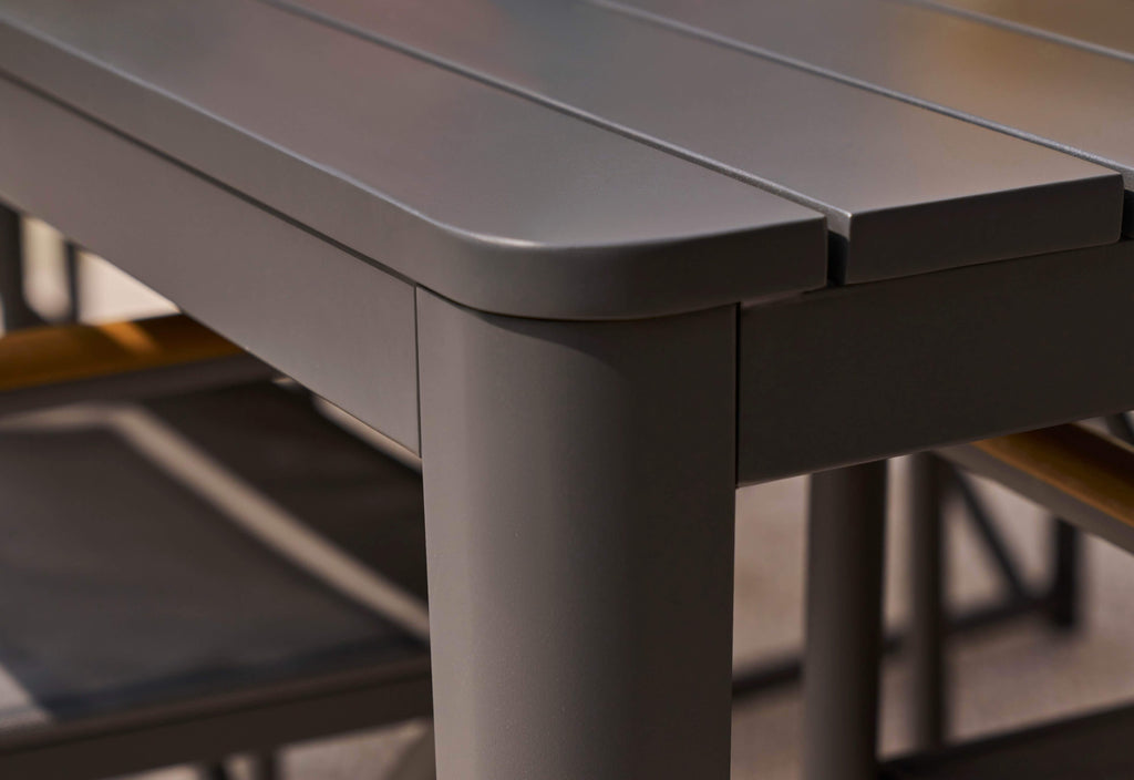 Table de salle à manger rectangulaire d'extérieur en aluminium + 2 fauteuils 595 + 3 chaises sans accoudoirs 595 + banc de salle à manger en aluminium