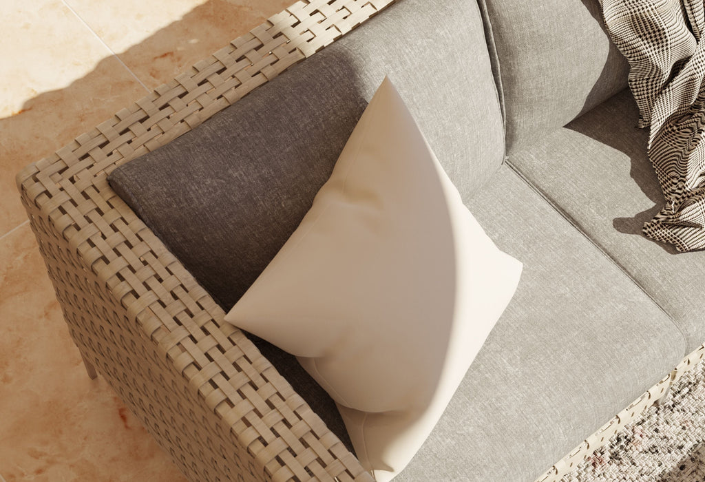 Chaise d'extérieur sans accoudoirs en osier tressé ajouré