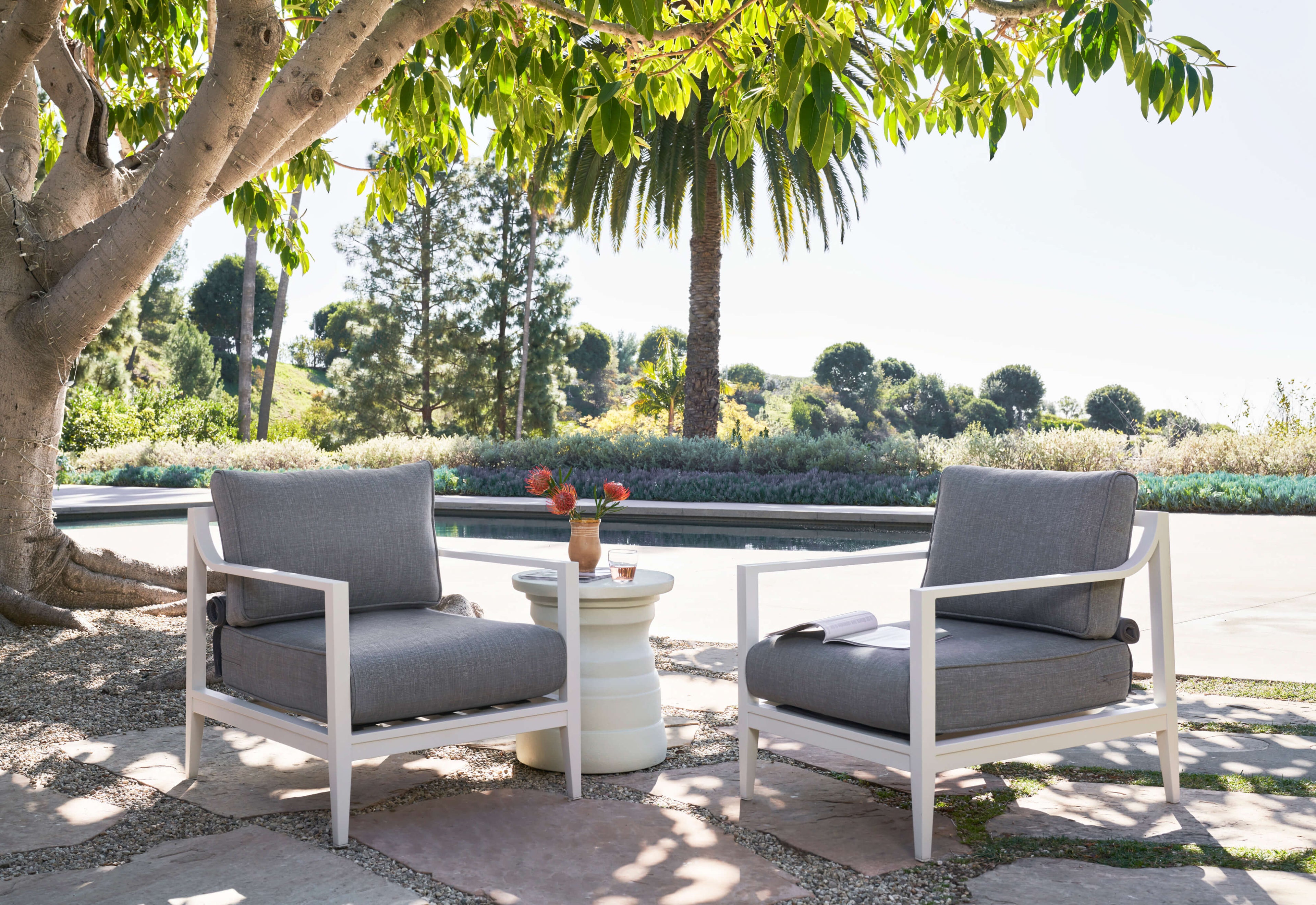 Table d'appoint extérieure en béton à plusieurs niveaux